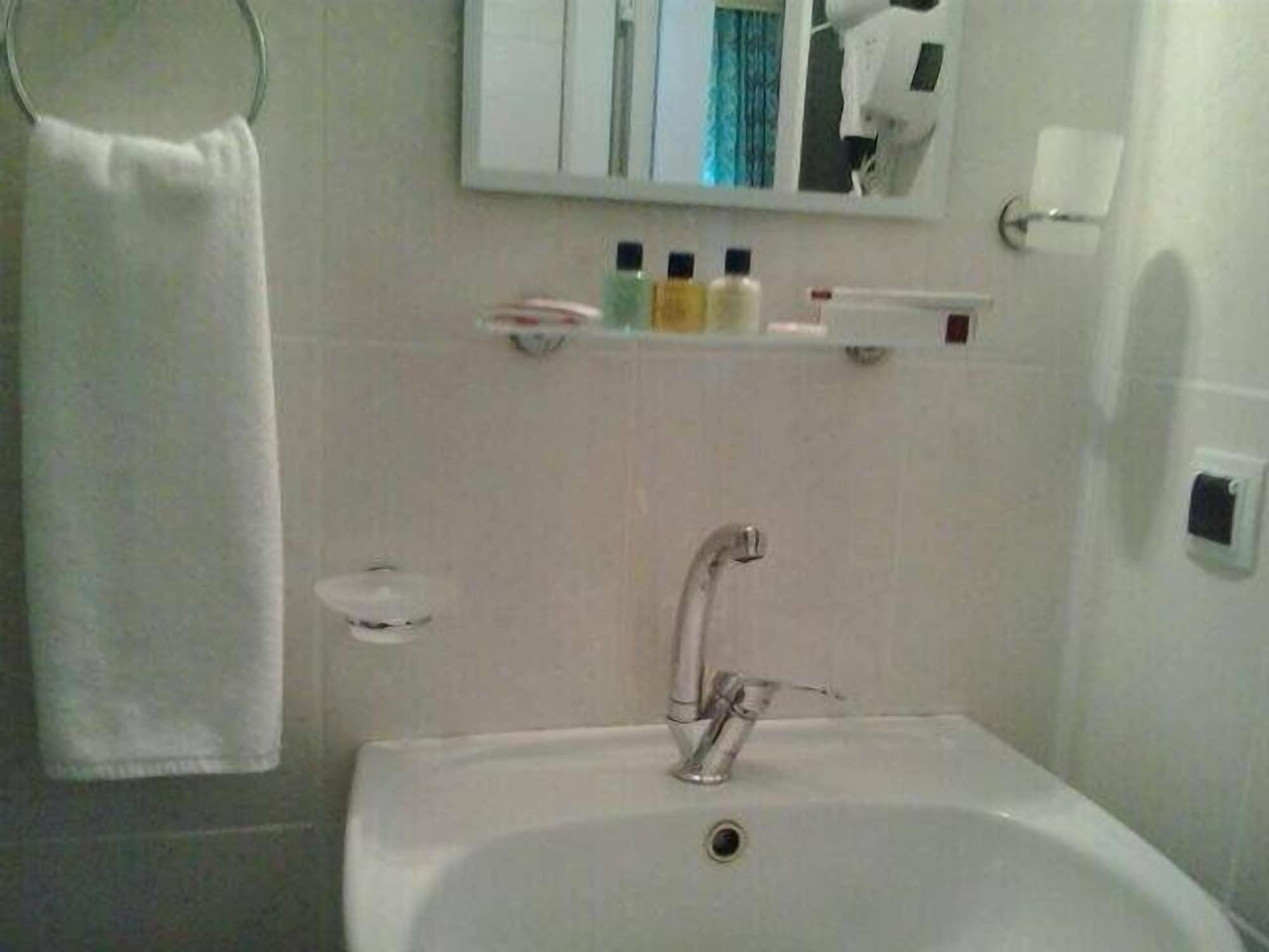 Tal Hotel Белдиби Екстериор снимка